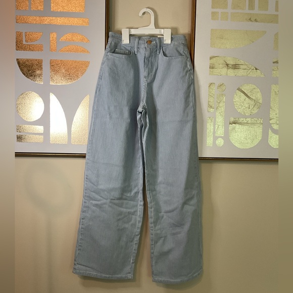 NWT Women's High-Rise Wide Leg Jeans -
Universal Thread Light Blue size 00 - Picture 3 of 11